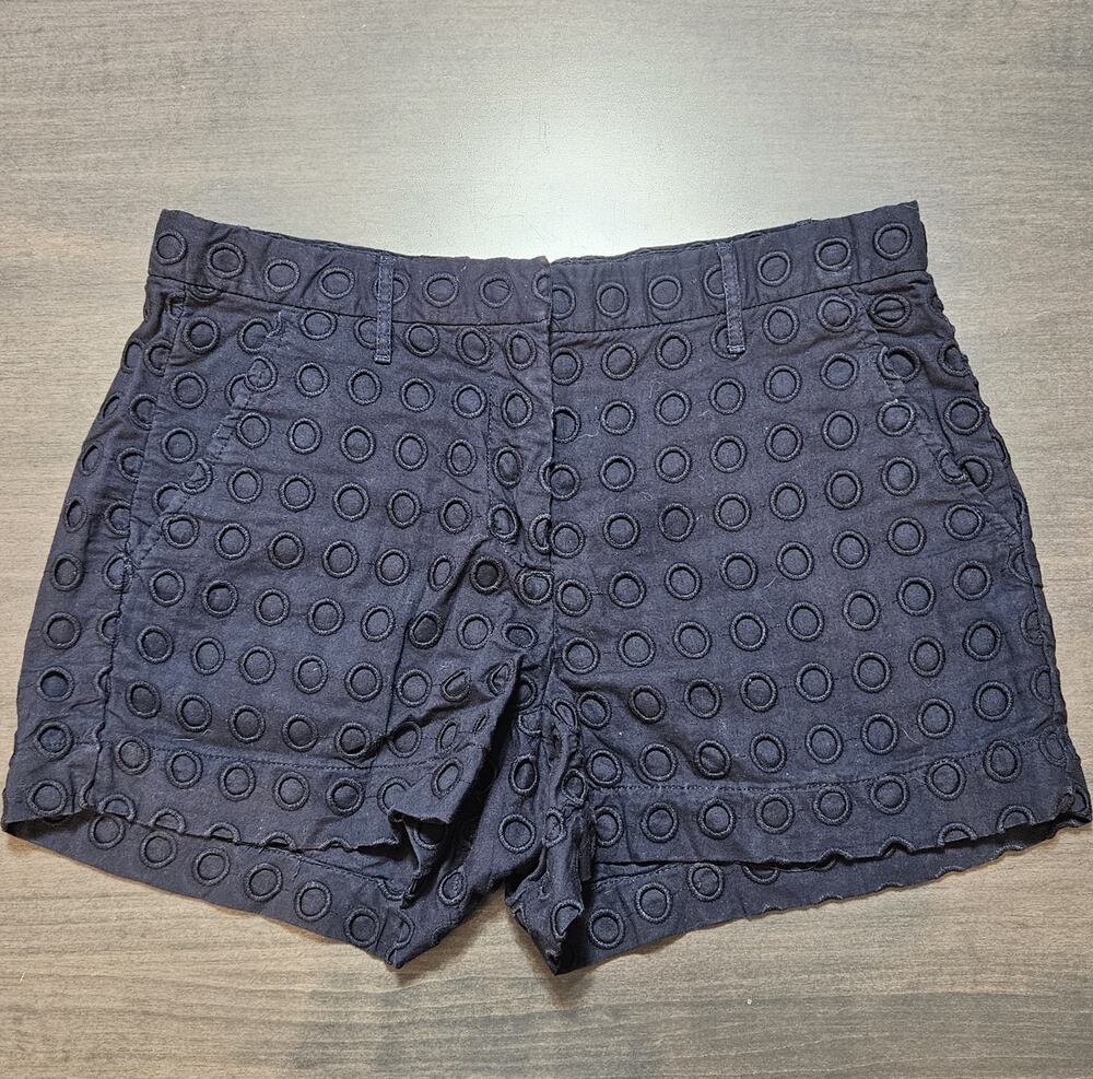 GAP Women's Size 00 Navy Blue Eyelet 100% Cotton Shorts Low Rise